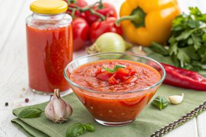 Тайный аромат домашней аджики из помидор: секреты идеального соуса